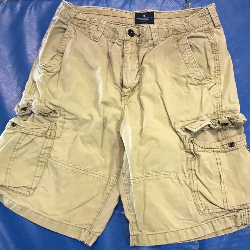 American eagle khaki cotton cargo shorts
